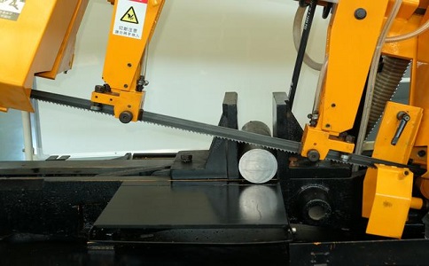 平江数控带锯床自动送料精度会出现偏差吗？